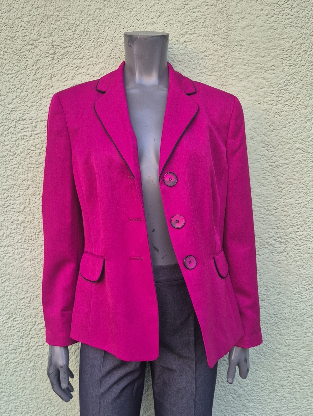 LeSuit (Vietnam) Ladies Black MIk RN Trimmed (3) Button Luxe Blazer